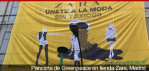 Pancarta de Greenpeace en Zara