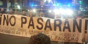Despliegue de la pancarta de la manifestación 'Rodea el Congreso' - Foto: Raúl Fernández