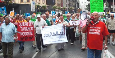 Manifestación de afectados por las preferentes Foto: Raúl Fernández