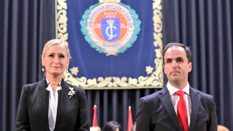 Cristina Cifuentes y el rector de la URJC, Javier Ramos.