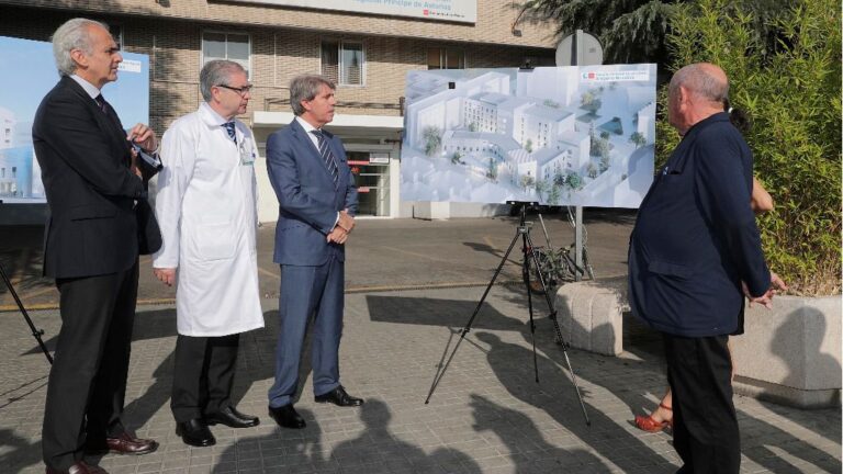 Ángel Garrido anunciando la reforma del Gregorio Marañón