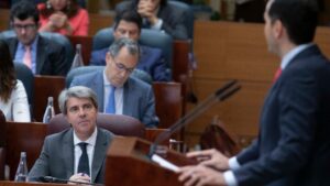 Ángel Garrido e Ignacio Aguado en la Asamblea de Madrid