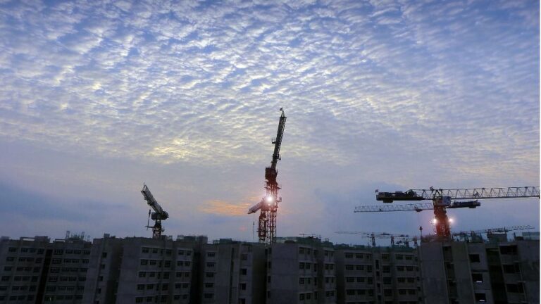 Gruas construccion Hipoteca vivienda casa edificio se vende se alquila