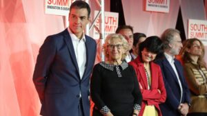 Pedro Sánchez junto a Manuela Carmena