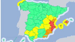 La AEMET mantiene la alerta roja (máximo riesgo) para Alicante, Valencia y zonas de Teruel y Mallorca