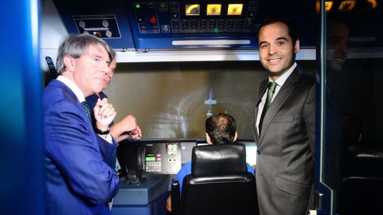 Ángel Garrido, consejero de Transportes, junto a Ignacio Aguado, vicepresidente de la Comunidad de Madrid