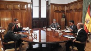 El secretario general de Agricultura y Alimentación, Fernando Miranda, se reúne con representantes de Mercadona