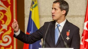 El presidente de la Asamblea Nacional Venezolana, Juan Guaidó, en el acto de la Comunidad de Madrid donde recibe la Medalla Internacional de la Comunidad de Madrid