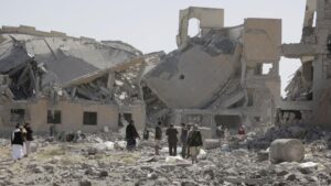 Ruinas de un centro de detención en Yemen bombardeado por la coalición que encabeza Arabia Saudí