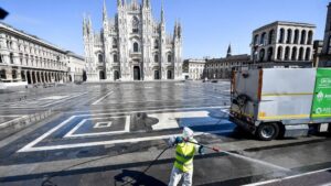 Plaza del Duomo de Milán coronavirus italia