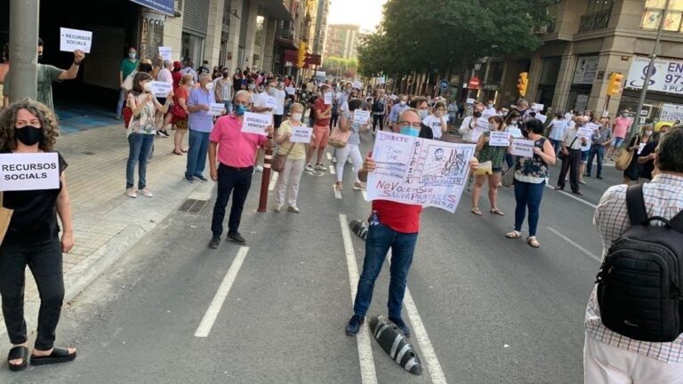 Concentración contra el confinamiento en Lleida