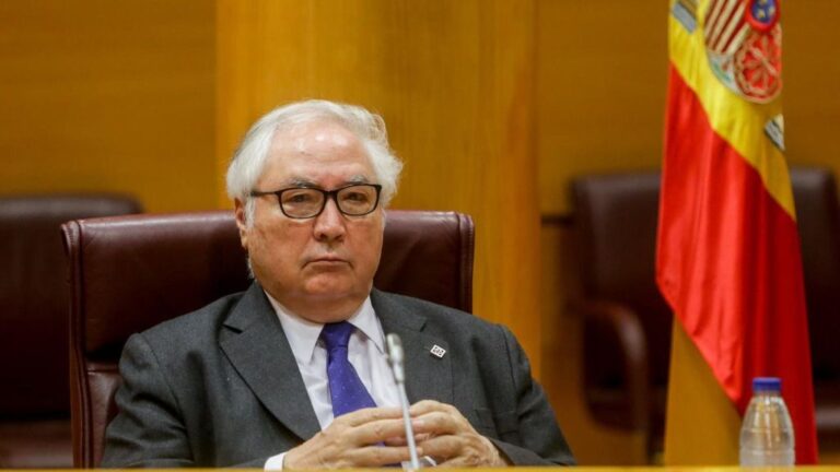 El ministro de Universidades, Manuel Castells, durante su comparecencia en el Senado este lunes.