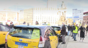 Marcha lenta de taxistas de Barcelona