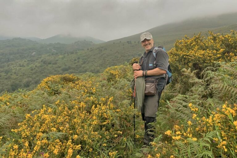 Ángel M. Sánchez, investigador de la Universidad de Alcalá de Henares, durante un estudio de campo en Asturias. / Foto cedida por el autor