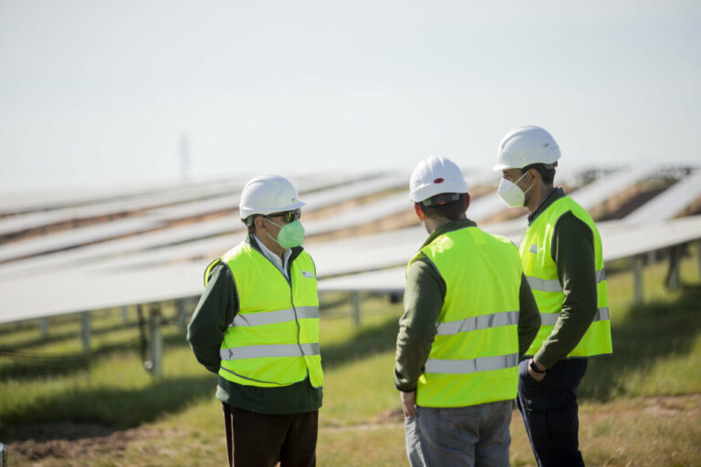 El presidente de Iberdrola, Ignacio Galán, en una visita reciente a la planta de Ceclavín