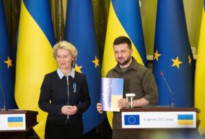La presidenta de la Comisión Europea, Ursula von der Leyen, y el presidente de Ucrania, Volodimir Zelenski - PRESIDENCIA DE UCRANIA