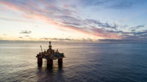 Equinor's Storre, plataforma petrolera en el Mar de Noruega, con otras plataformas petroleras visibles en el horizonte - EQUINOR-BO B. RANDULFF & EVEN KLEPPA
